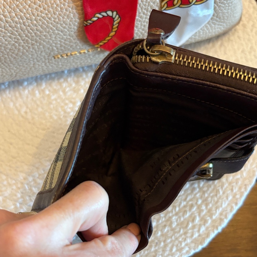 3-for 1-AUTHENTIC Burberry bundle: purse with matching wallet & cosmetic case - Picture 15 of 17
